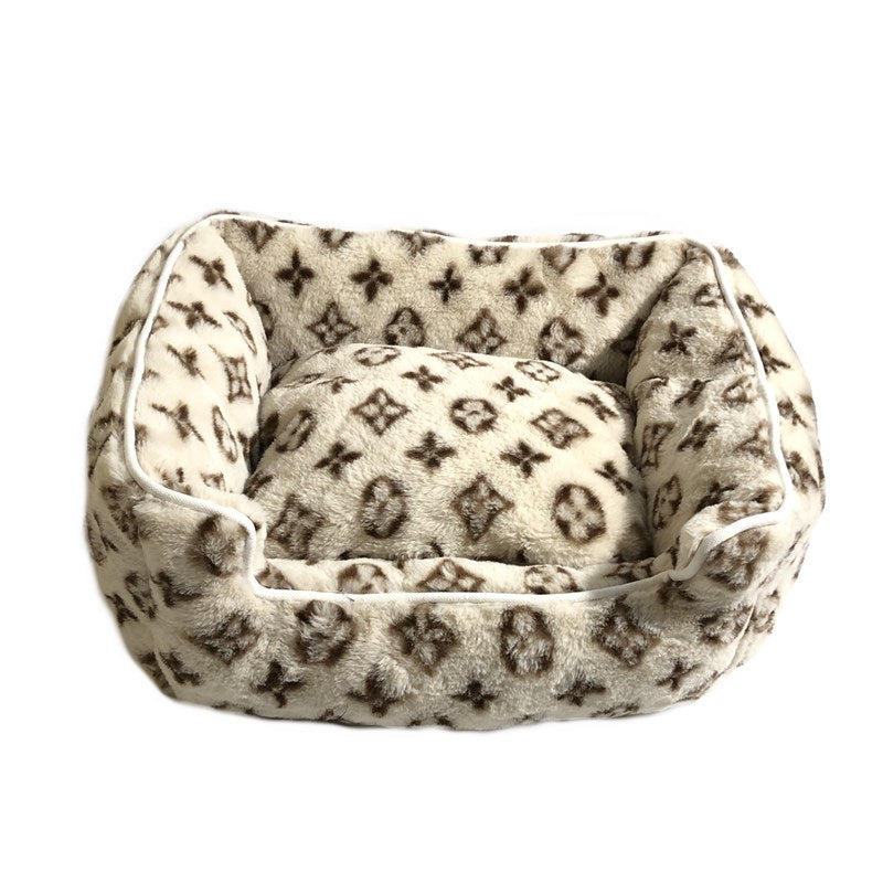 Chewy V Faux Fur Bed Beige